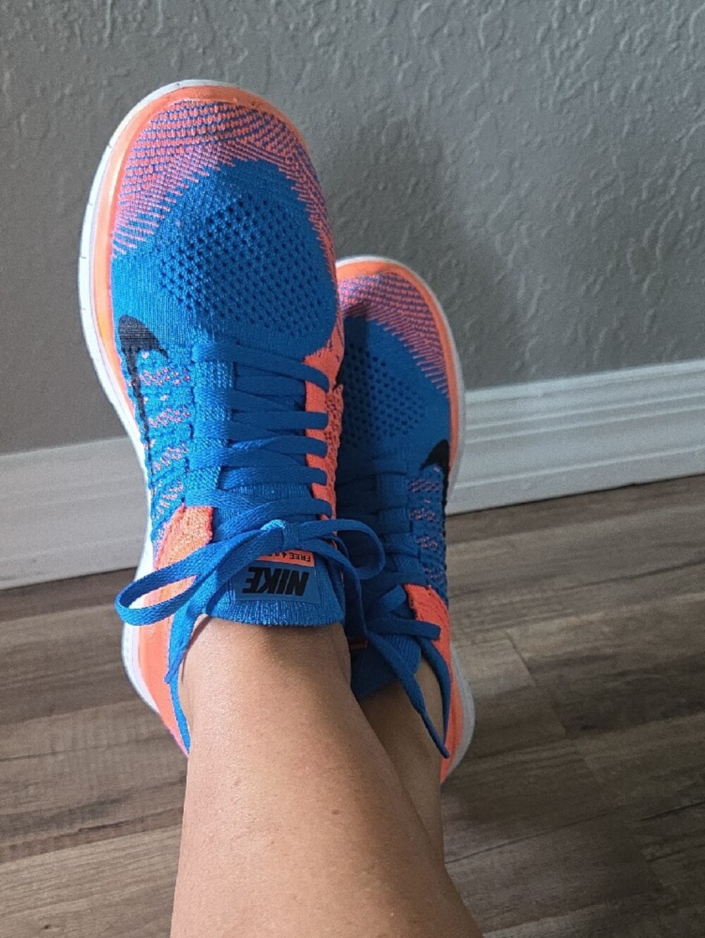 Nike Free 4.0 Flyknit Sneakers in Bright Blue & Coral - Picture 9 of 9